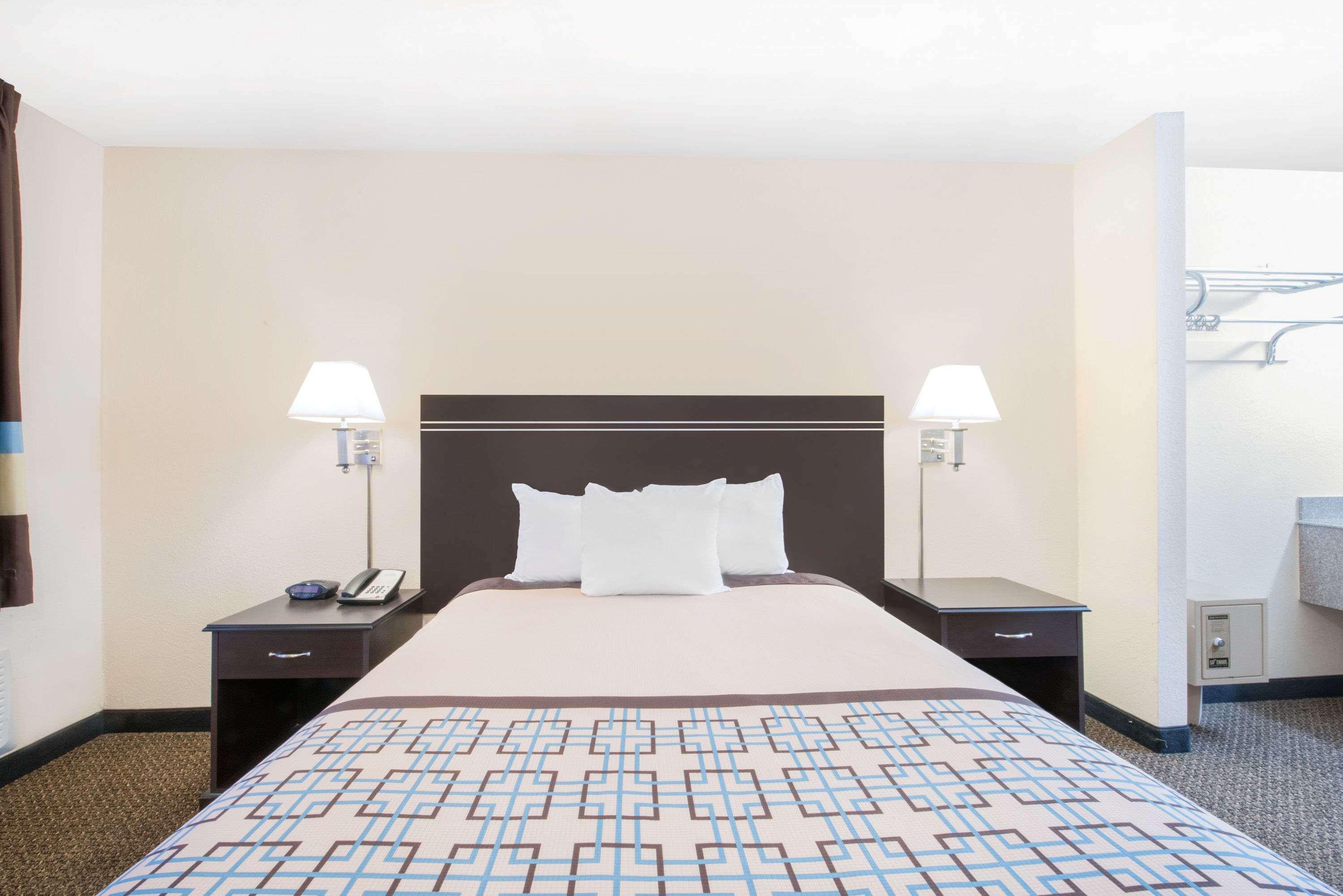Days Inn By Wyndham Hobbs Extérieur photo